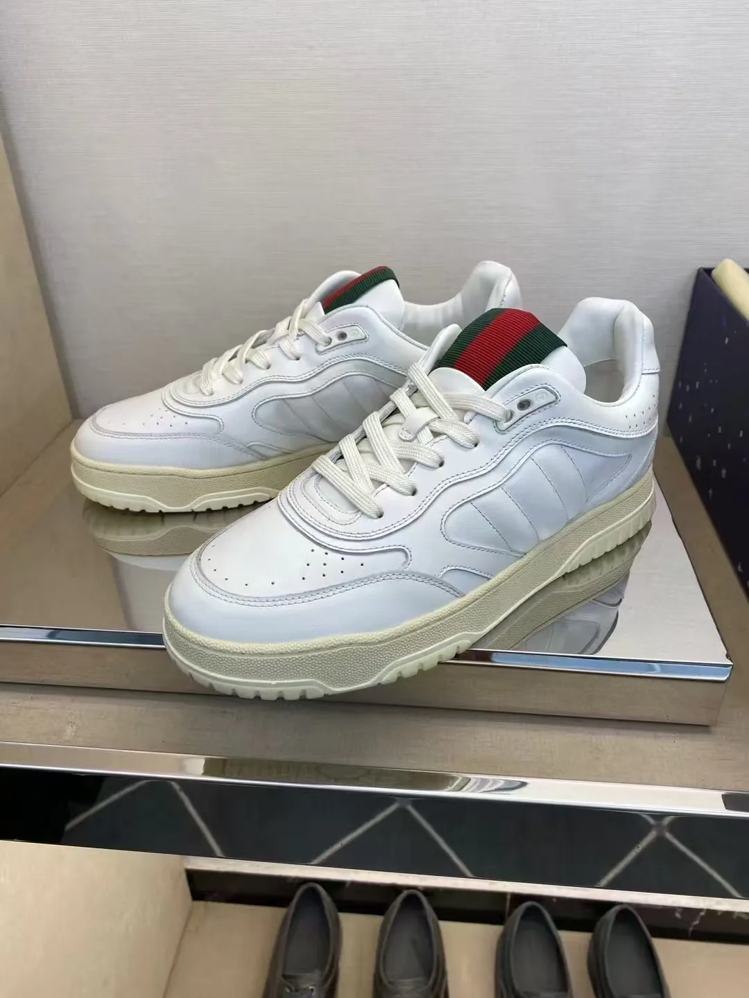Men's Men's Shoes 💰440 [New Style] 🎍🎍Gucci - New Men's Shoes GUCCI [Lightning] The latest shoes are shipped. Original quality, fashionable, made of special materials, sheepskin lining, brand new packaging. The foot feels super comfortable and the workmanship is impeccable. Size: Male 38-44 (45 can be customized